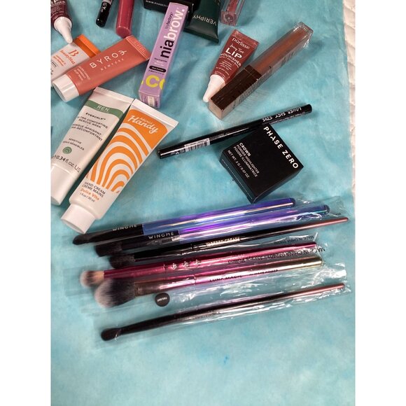 Luxury Skincare & Makeup Beauty Bundle With Multiple Brands & Products Cosmetics - Picture 2 of 5